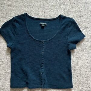 Turquoise cropped short-sleeve shirt with buttons